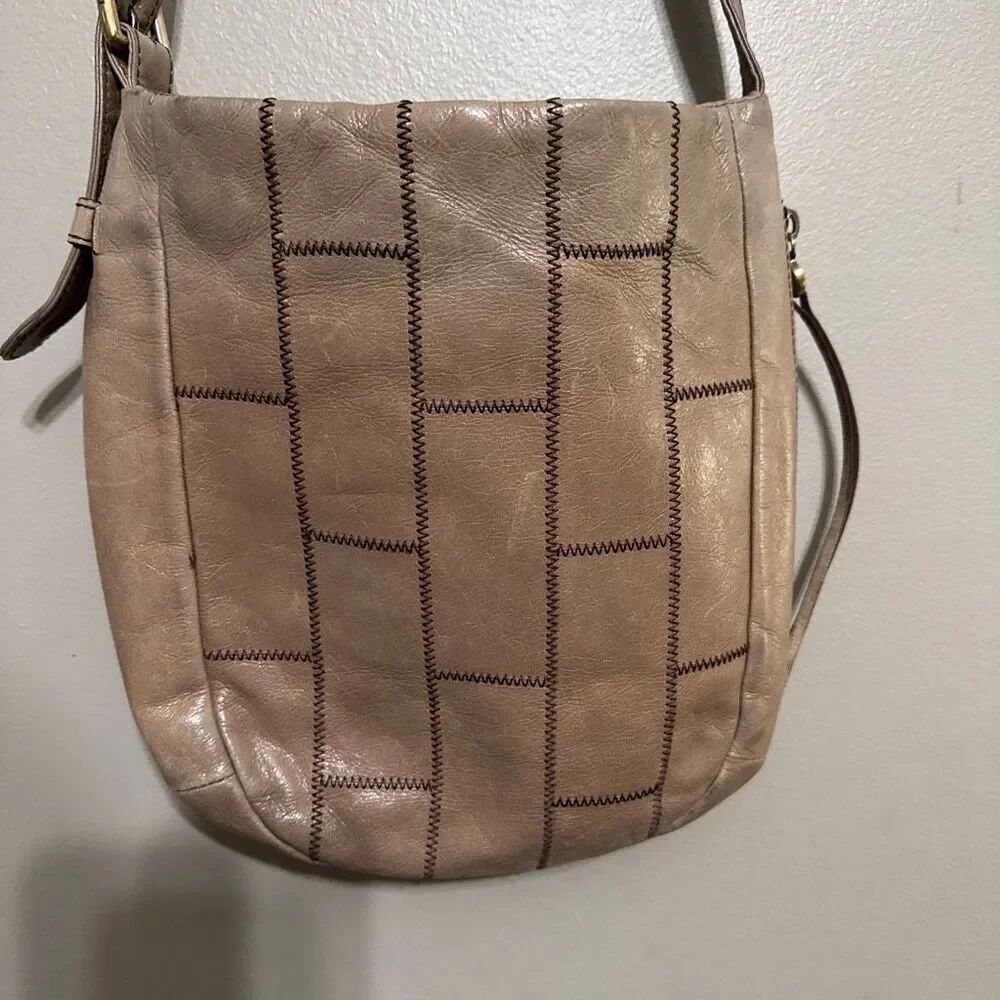 HOBO Kharma shoulder bag in Cobblestone